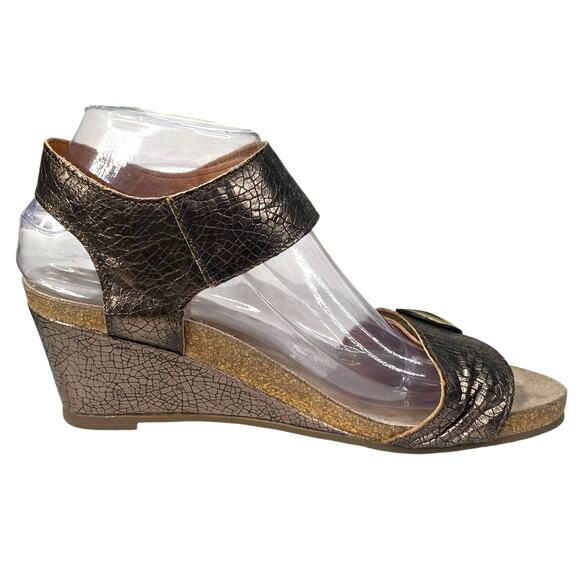 Taos Women’s Pyramid Bronze Leather Wedge Sandal Size 38 US 7/7.5 - Picture 4 of 11